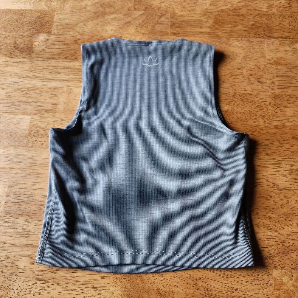(XS) Beyond yoga crop top - Picture 3 of 4